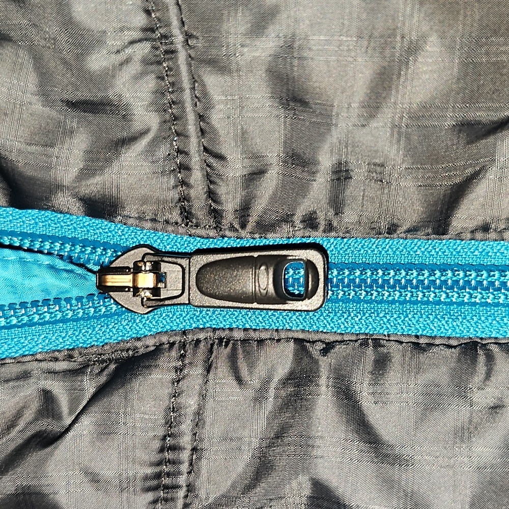 🩵Oakley Teal Blue and Black Jacket - Picture 5 of 7